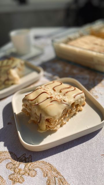 Beyaz. Çikolatatlı Pasta