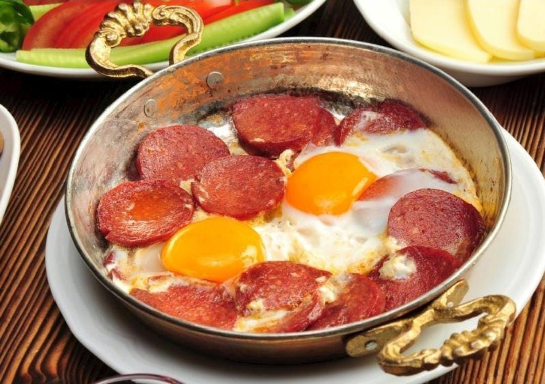 Sucuklu Yumurta